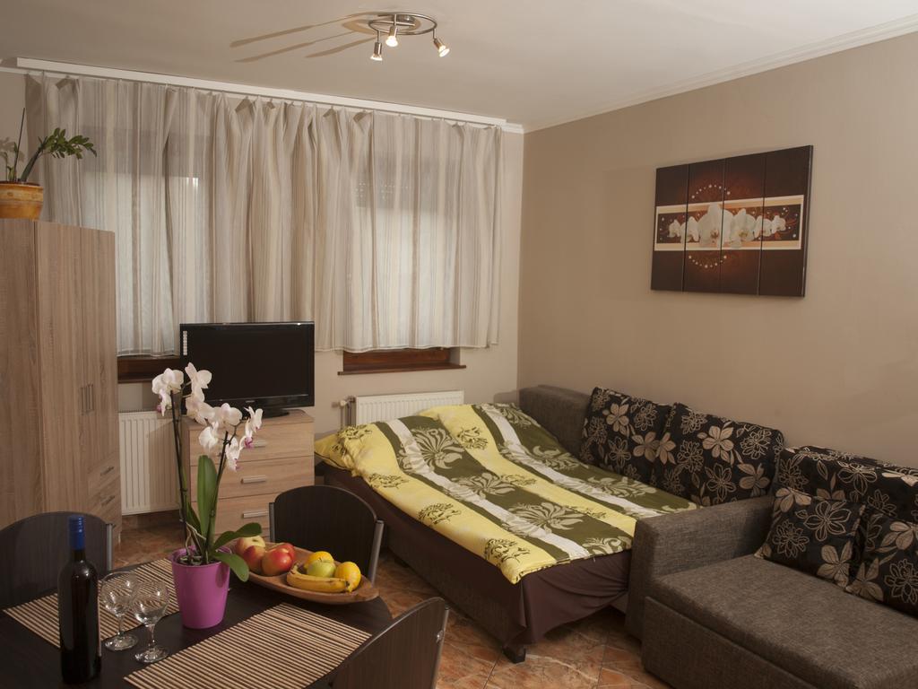 Flora Apartman Gyula Luaran gambar